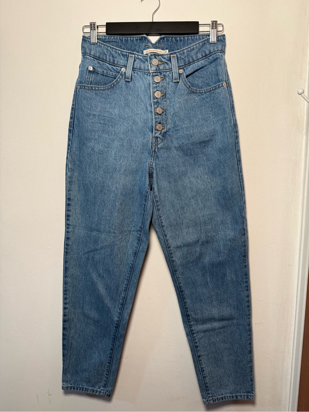 Levi’s High Waisted Mom Jean Button-Fly Women's in Medium Blue Size 27 NWOT